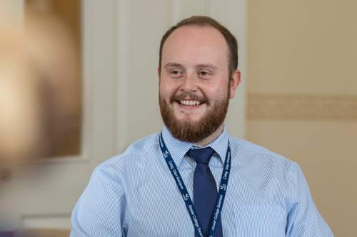 James Bevan <br>Dirpiwy Cyfarwyddw Cyflogadwyedd
