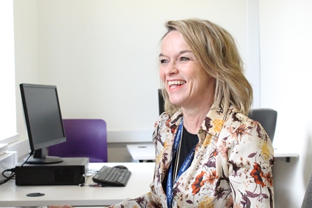 Lisa Thomas<br>Hyfforddwr Gyrfa